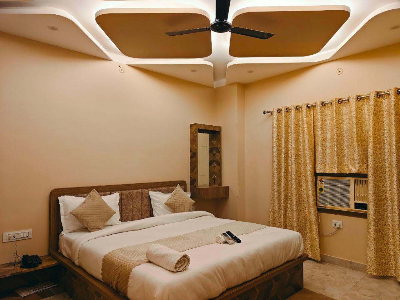 Hotel The Pushpraj Varanasi Exterior foto