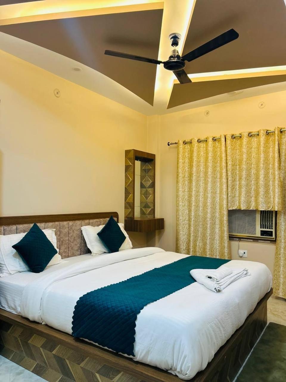 Hotel The Pushpraj Varanasi Exterior foto